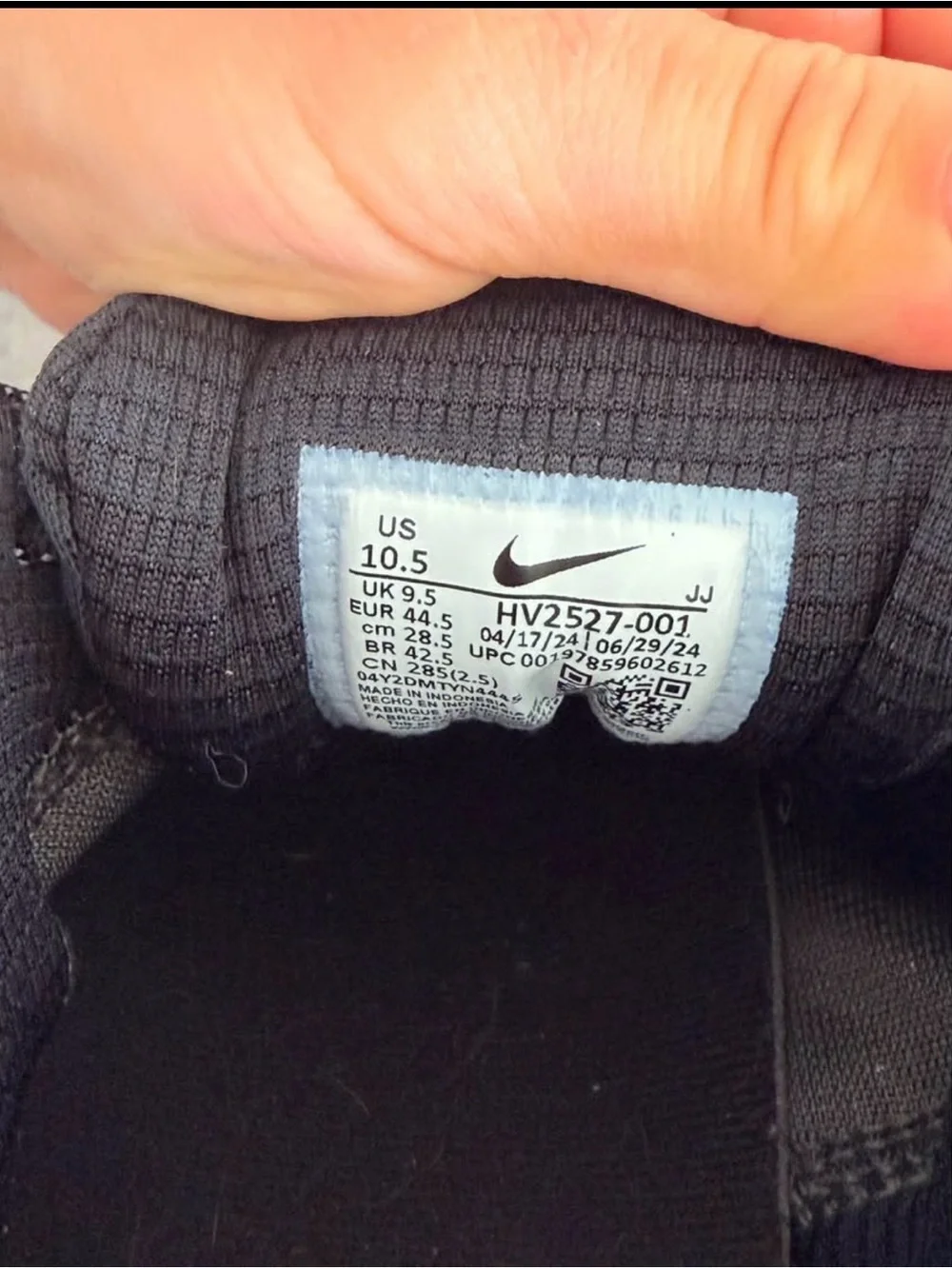 Nike Men’s Black Mesh & Reflective Accent Sneakers